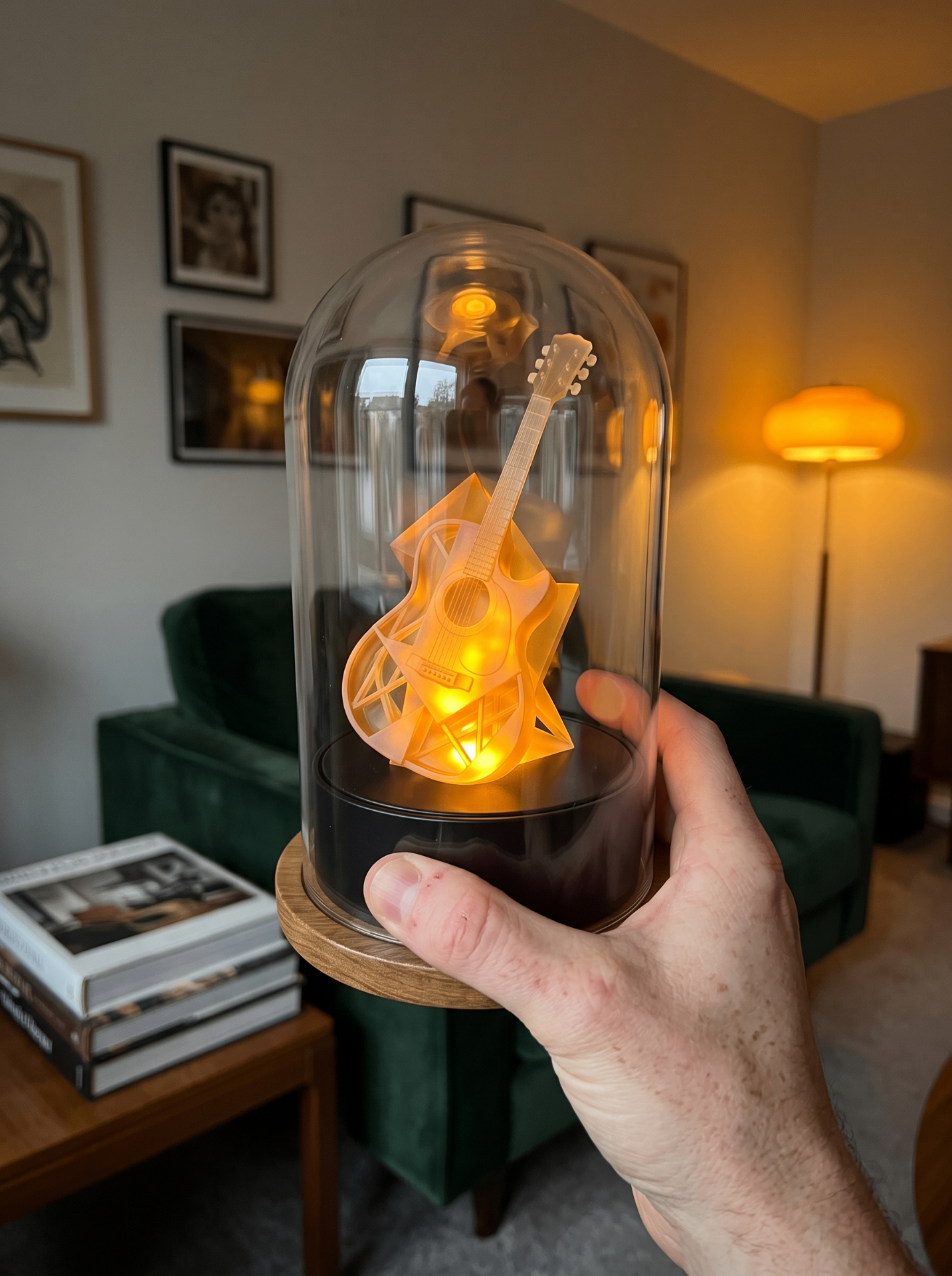 Lampe guitare sous cloche