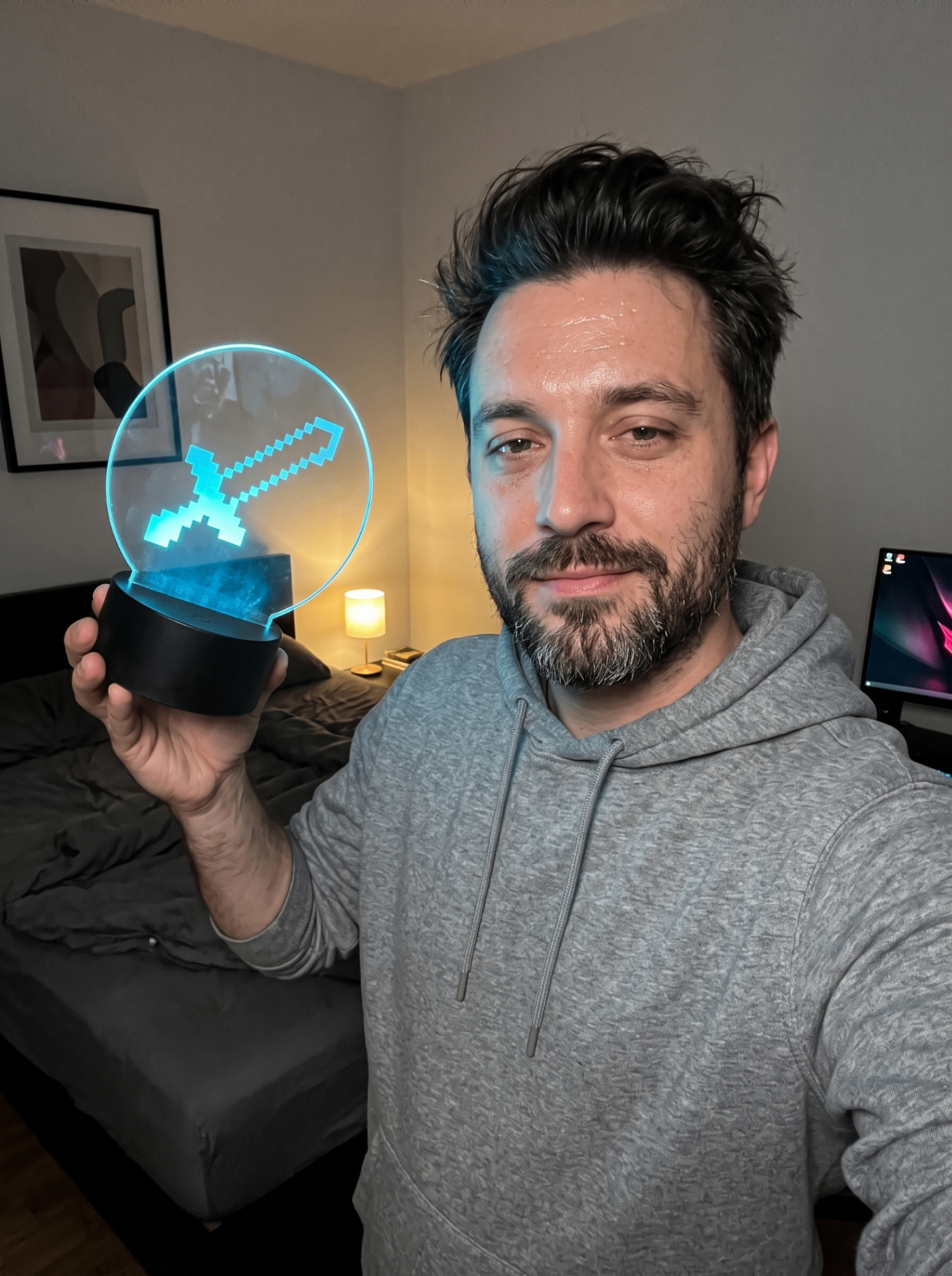 Client avec sa lampe Épées pixel